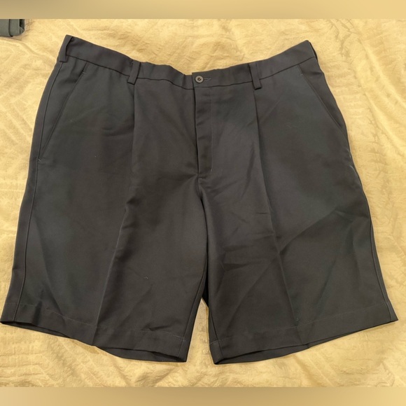 Nike golf fit dry pleat front shorts 9.5” inseam - Picture 2 of 5